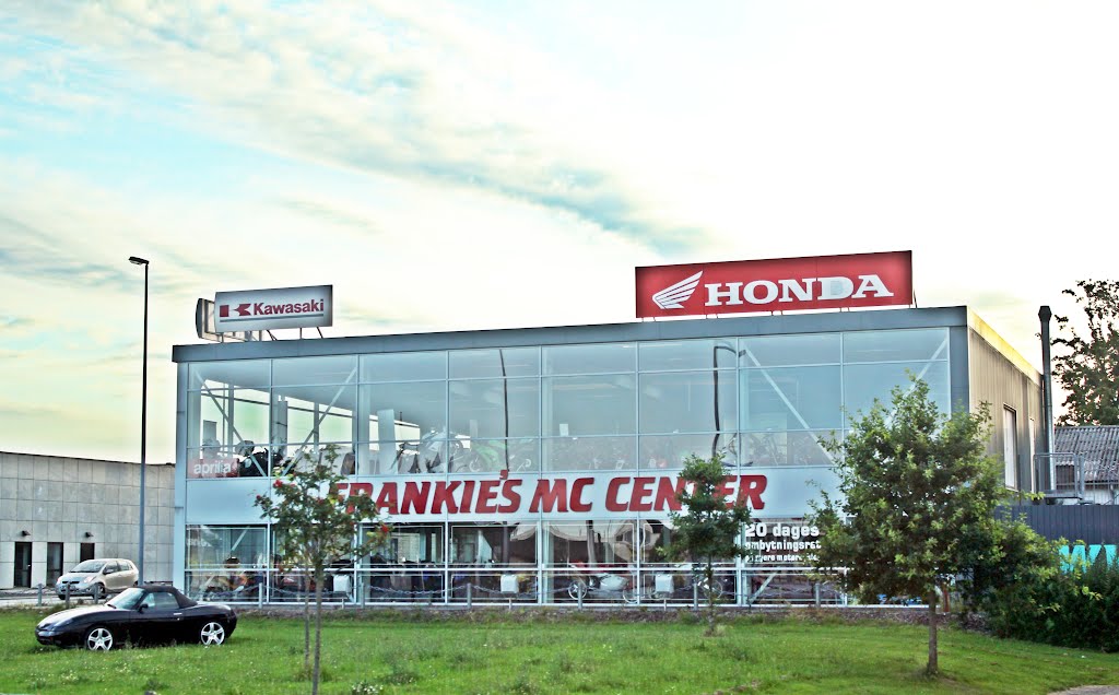 Frankies MC Center